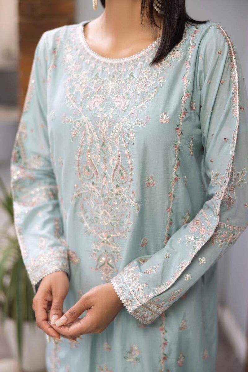HL-596 | Elegant Embroidered Viscose Suit – Winter Collection